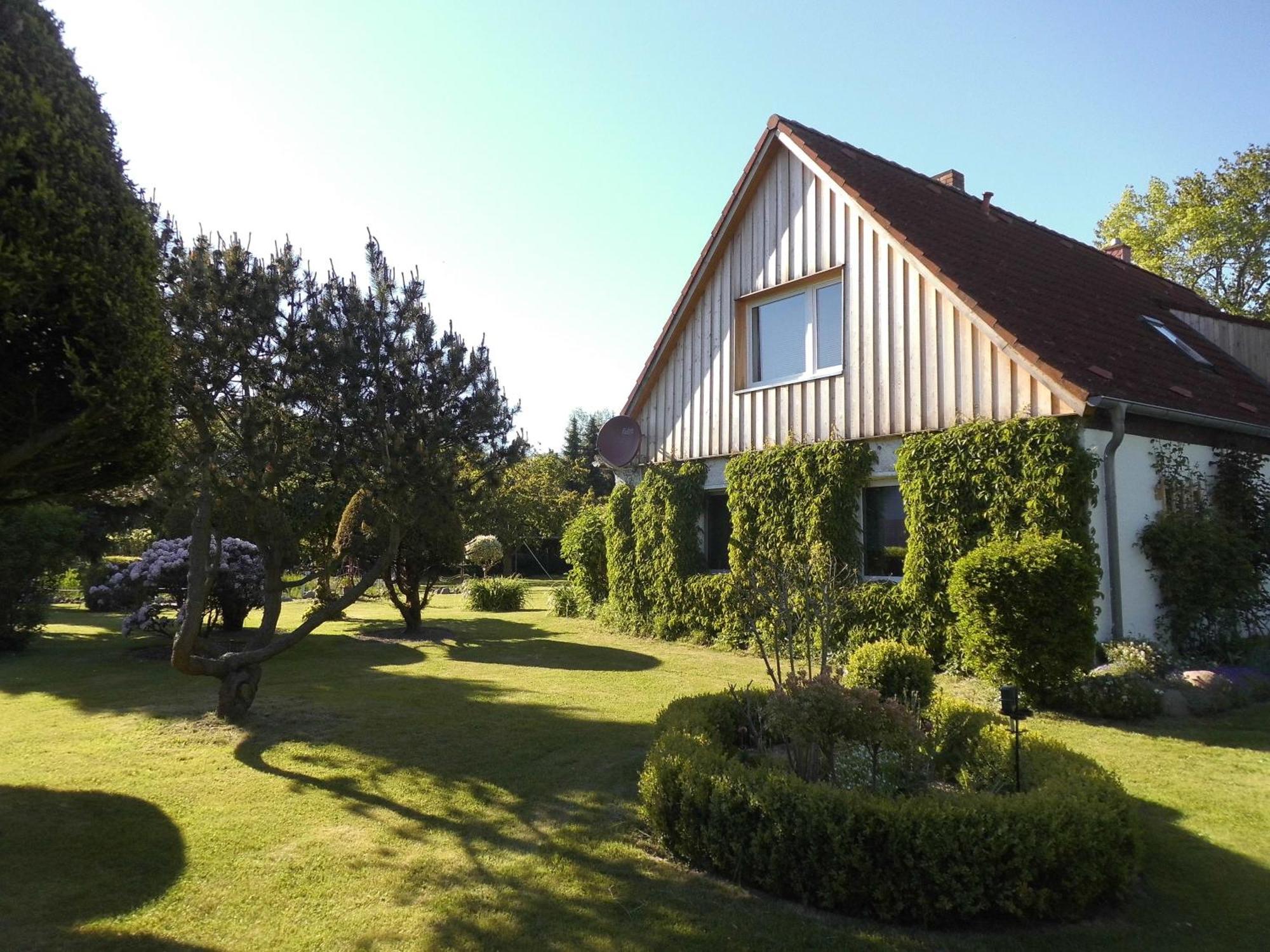 Bungalow Und Ferienwohnung Auf Ruegen Kluis エクステリア 写真