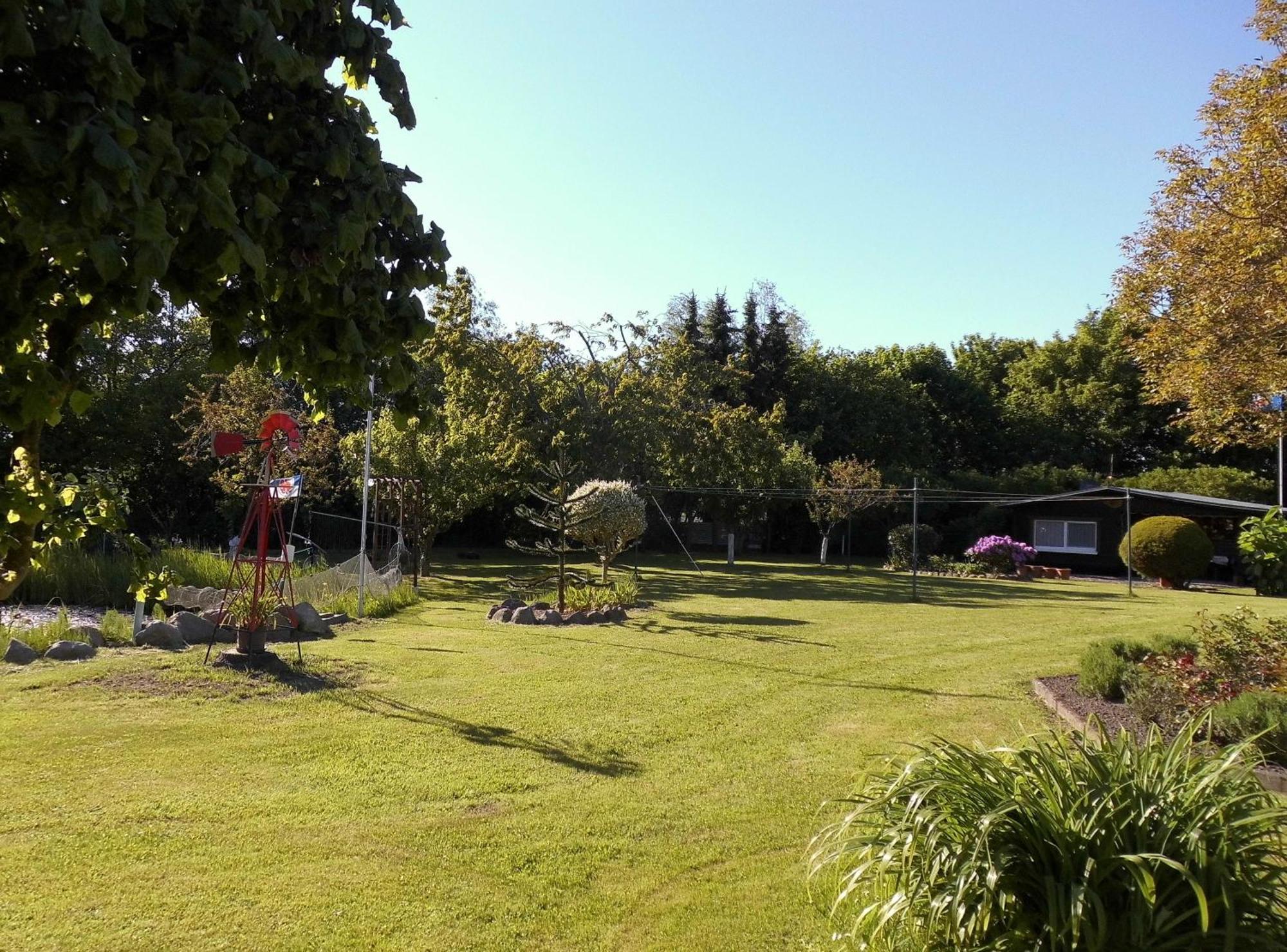 Bungalow Und Ferienwohnung Auf Ruegen Kluis エクステリア 写真