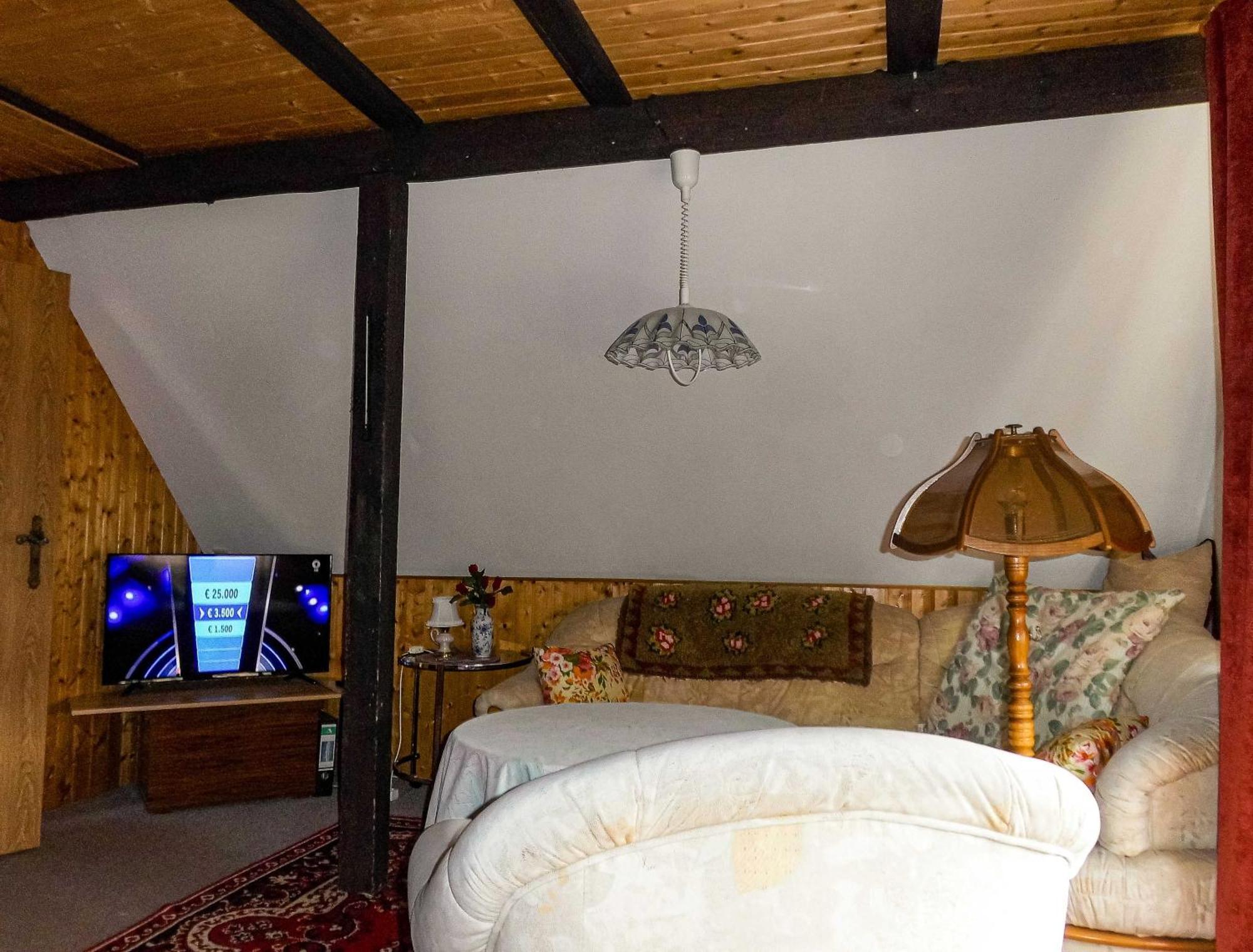 Bungalow Und Ferienwohnung Auf Ruegen Kluis エクステリア 写真