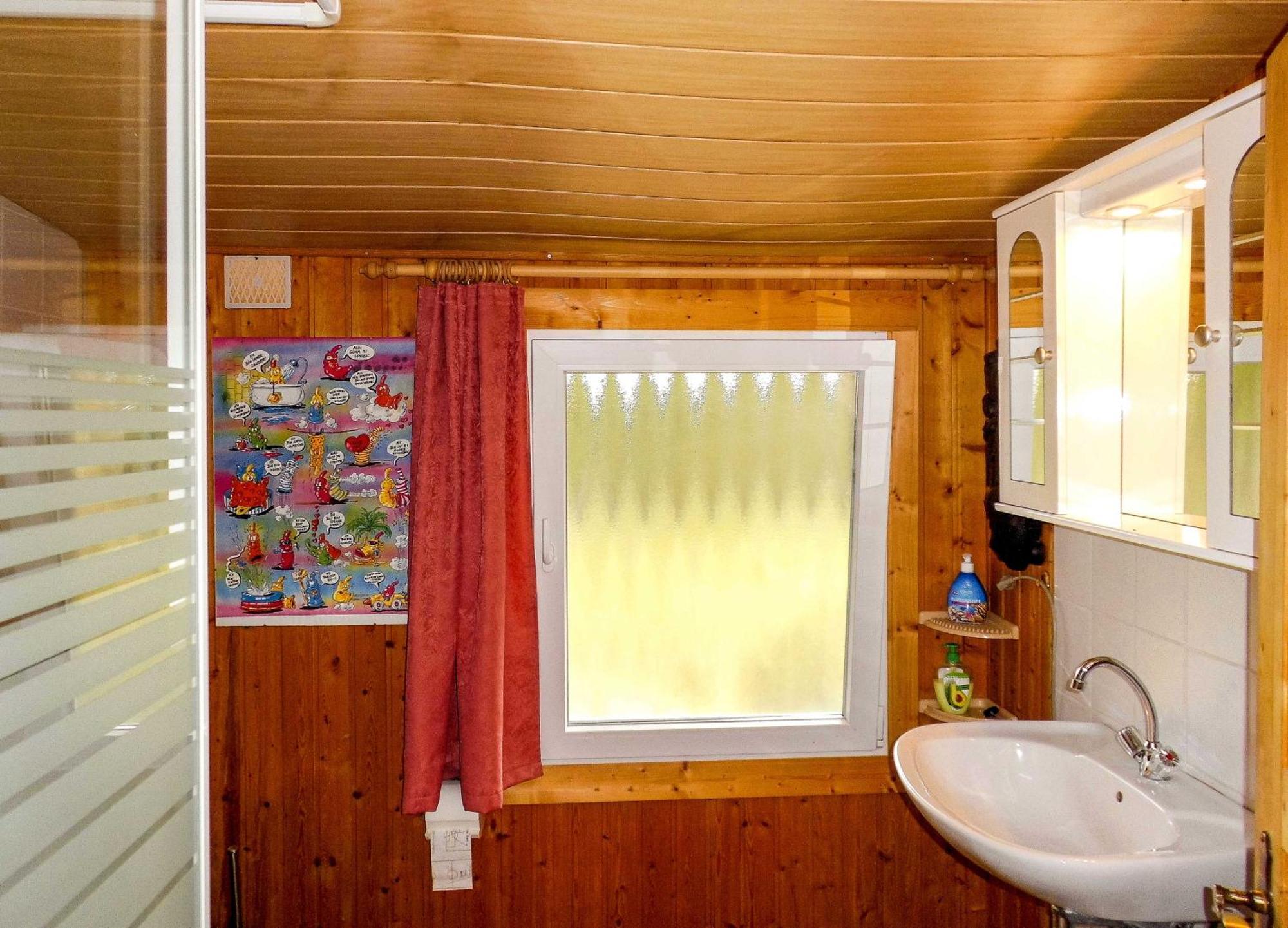 Bungalow Und Ferienwohnung Auf Ruegen Kluis エクステリア 写真