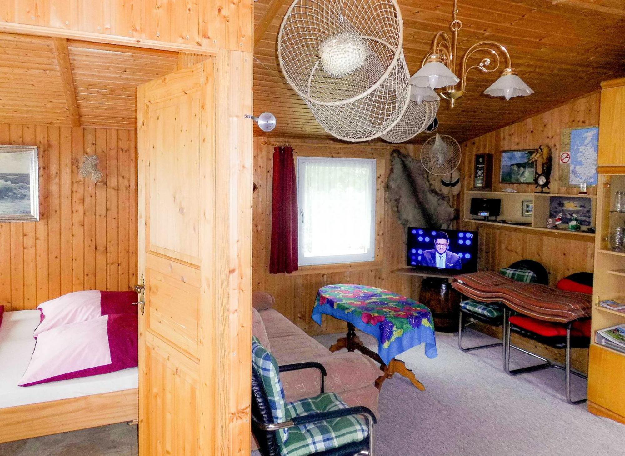 Bungalow Und Ferienwohnung Auf Ruegen Kluis エクステリア 写真