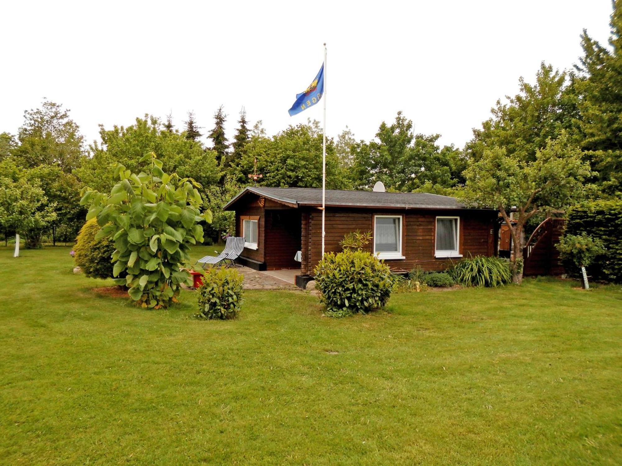 Bungalow Und Ferienwohnung Auf Ruegen Kluis エクステリア 写真