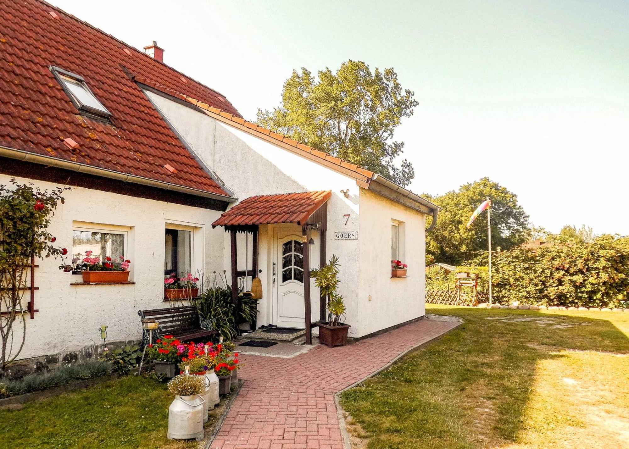 Bungalow Und Ferienwohnung Auf Ruegen Kluis エクステリア 写真